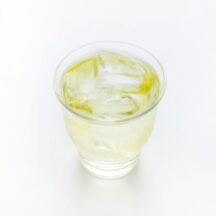 緑茶ハイのカロリーや糖質は？ダイエットや健康におすすめの理由も