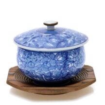 蓋付き湯呑みでお茶を飲む場合のマナーとは？お菓子の頂き方も解説