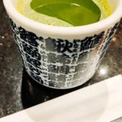 寿司屋の湯呑みが大きい意外な理由とは？「あがり」の由来も解説