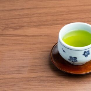 湯呑みに取っ手がない理由とは？湯呑みの種類や素材の違いも解説