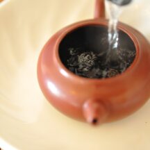 急須に残った茶葉の捨て方を知りたい！意外な活用方法も紹介します