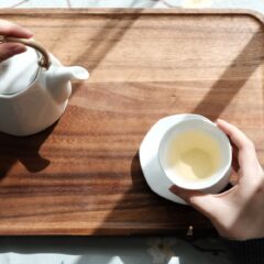 子供が緑茶を飲めるのはいつから？「カフェイン」の影響とは