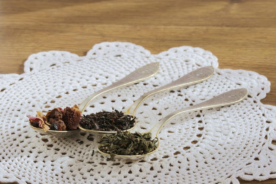 不発酵茶や発酵茶などさまざまなお茶っ葉